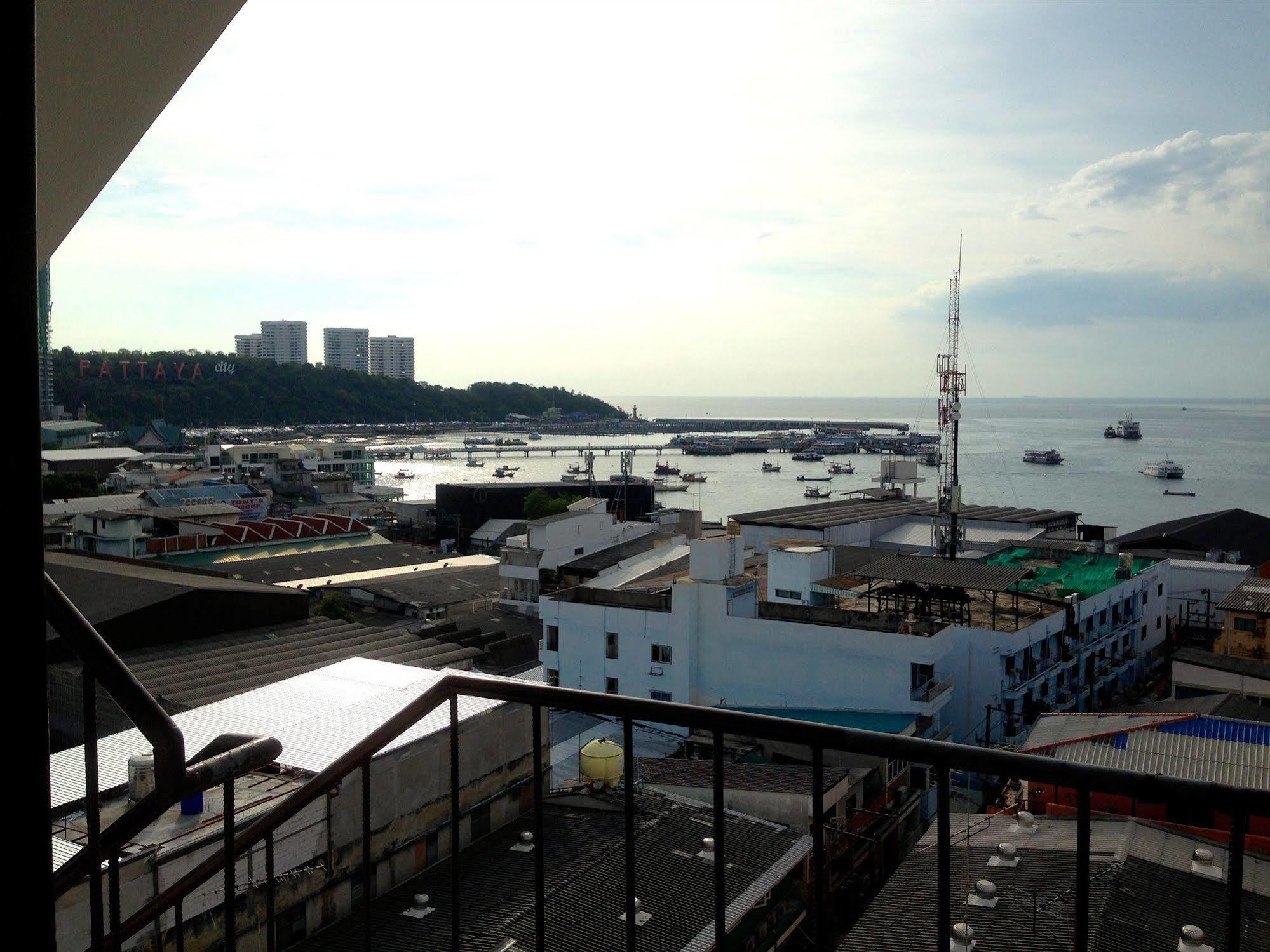 Cherry Hotel Pattaya Exterior foto